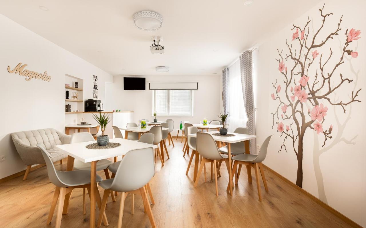 Ubytovanie Magnolia Hotel Lipany Eksteriør billede